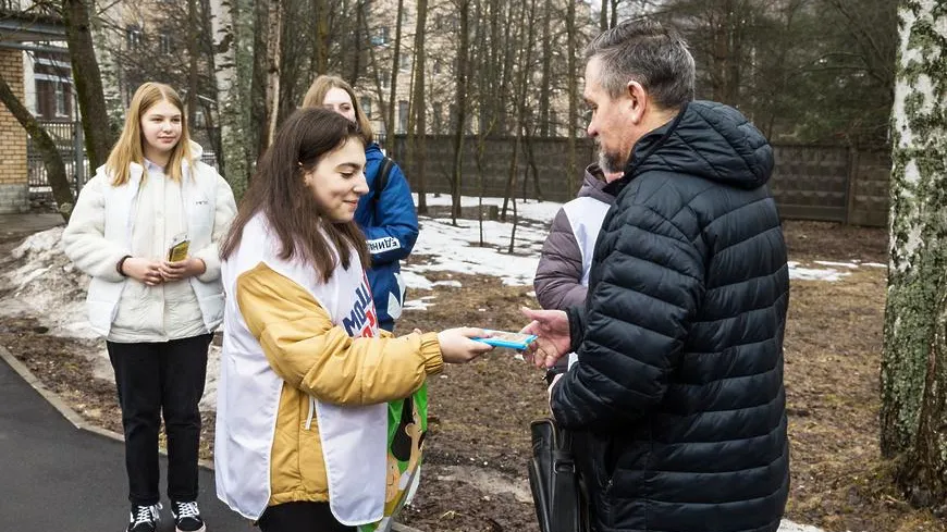 Единороссы Щелкова поздравили работников космической отрасли с Днем космонавтики