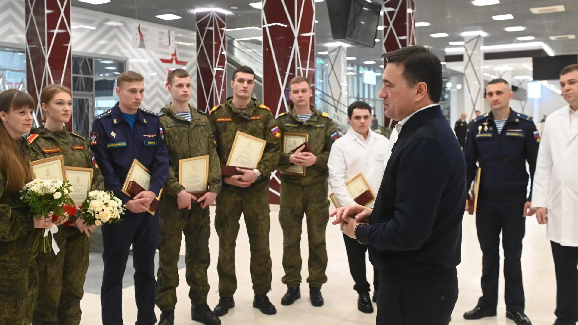 Андрей Воробьев поздравил военных медиков с 23 Февраля