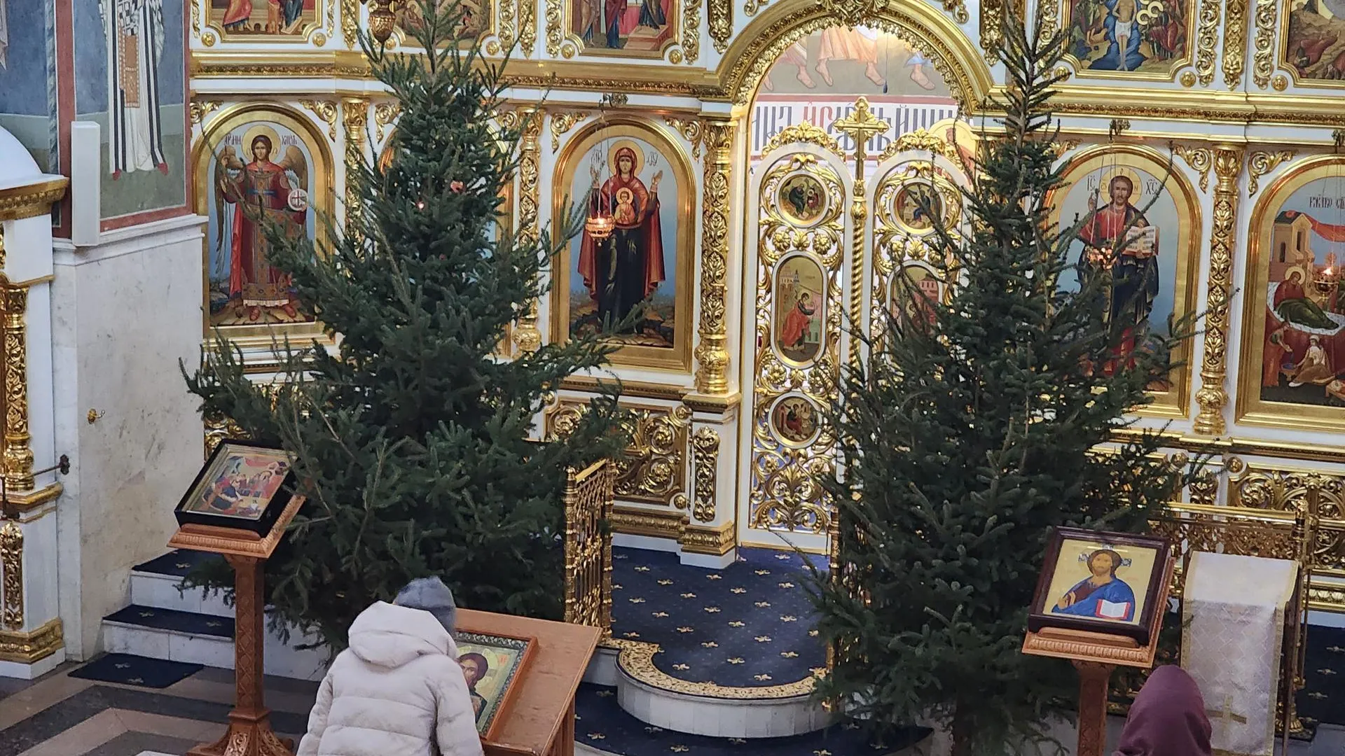 В главном храме Королева прошло ночное богослужение в честь Рождества Христова