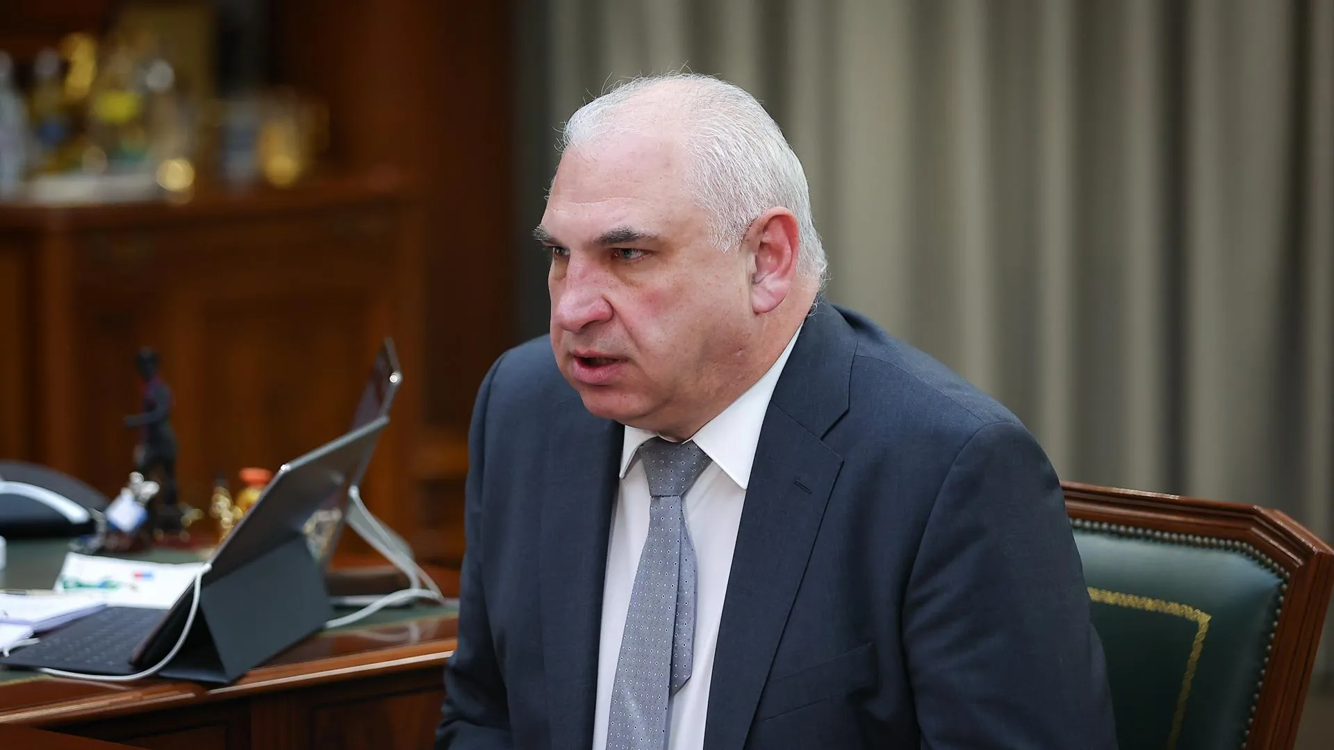 Глава Дзержинского попросил губернатора поддержать реконструкцию стадиона «Орбита»