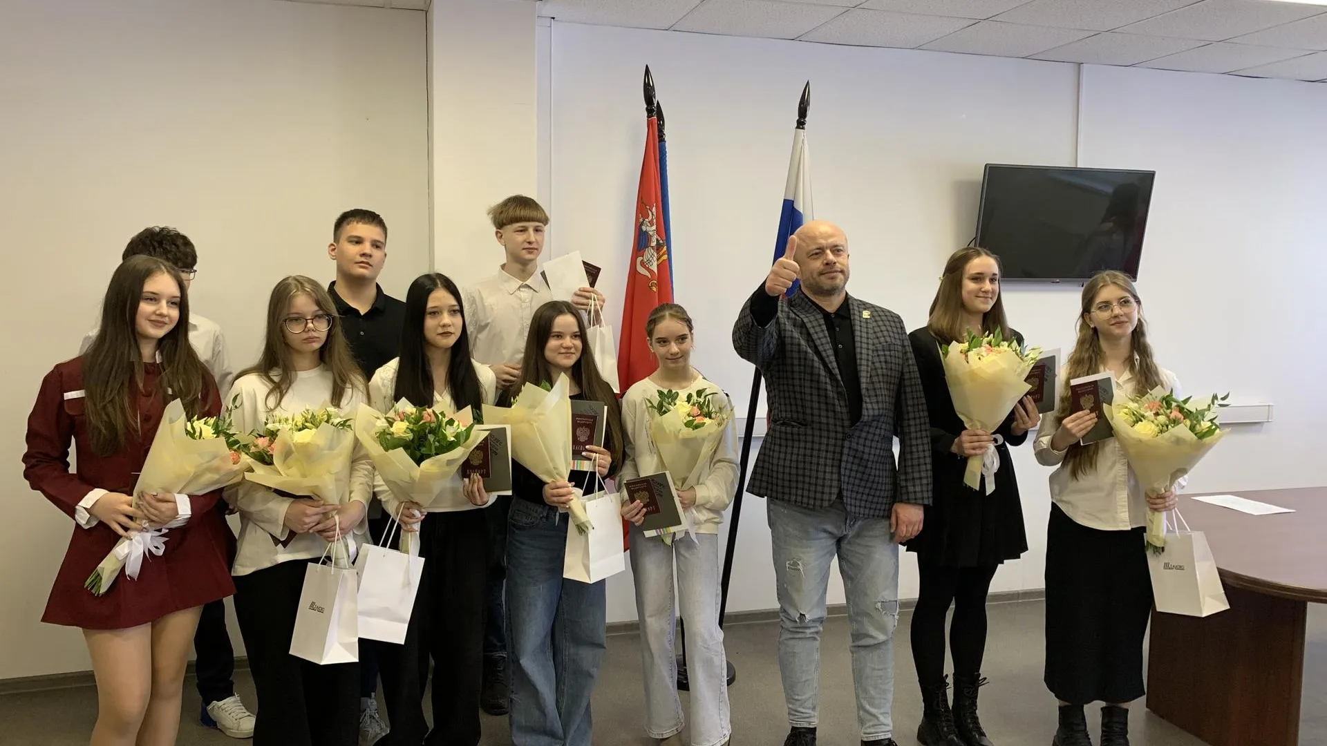 В Подмосковье 390 подростков получили паспорта в марте