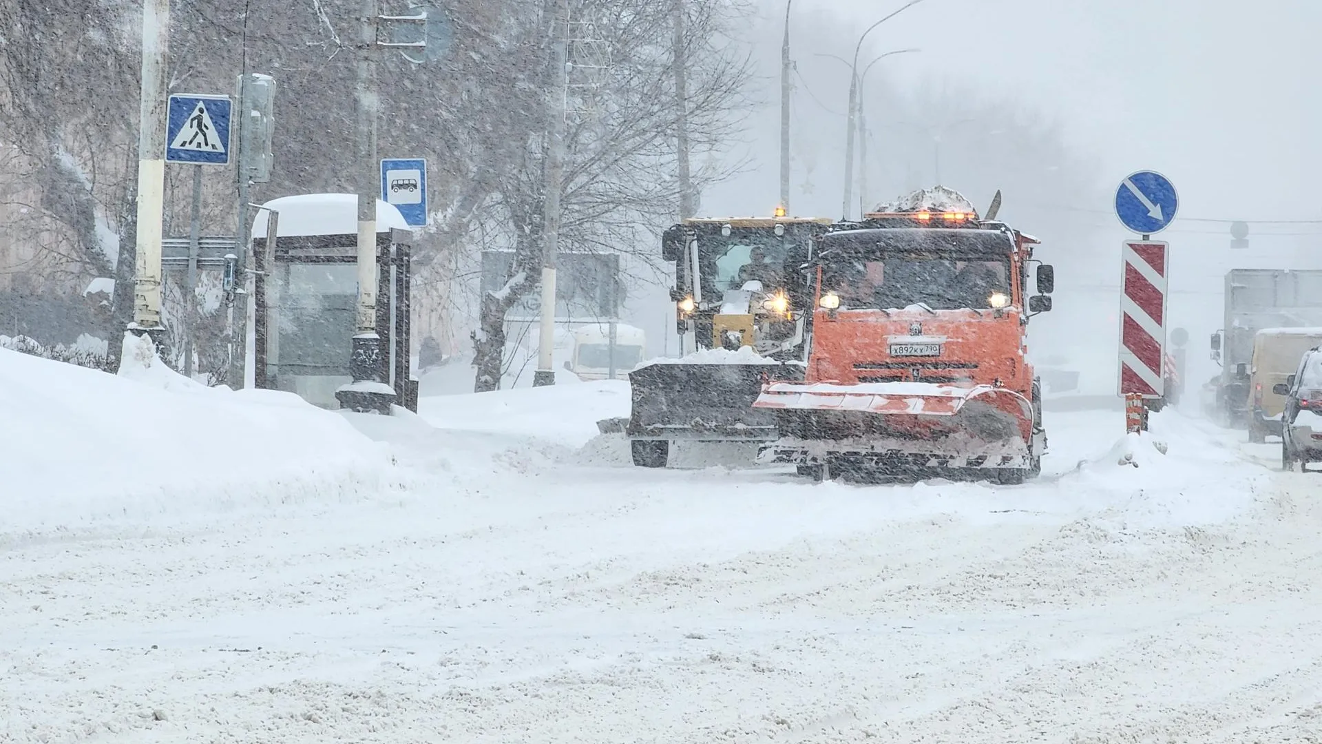 Коммунальные службы Подольска ликвидируют последствия снегопада в центре города