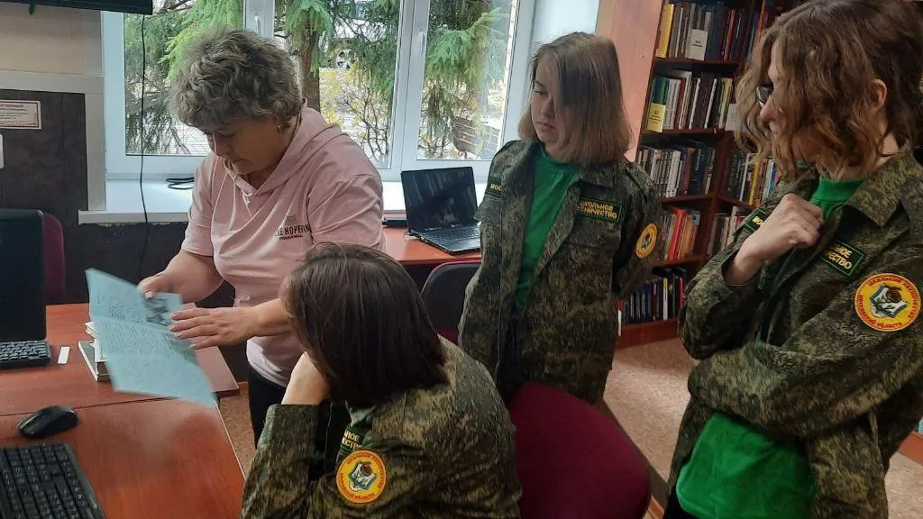 Школьное лесничество Клина посетило библиотеку в рамках годовщины Победы