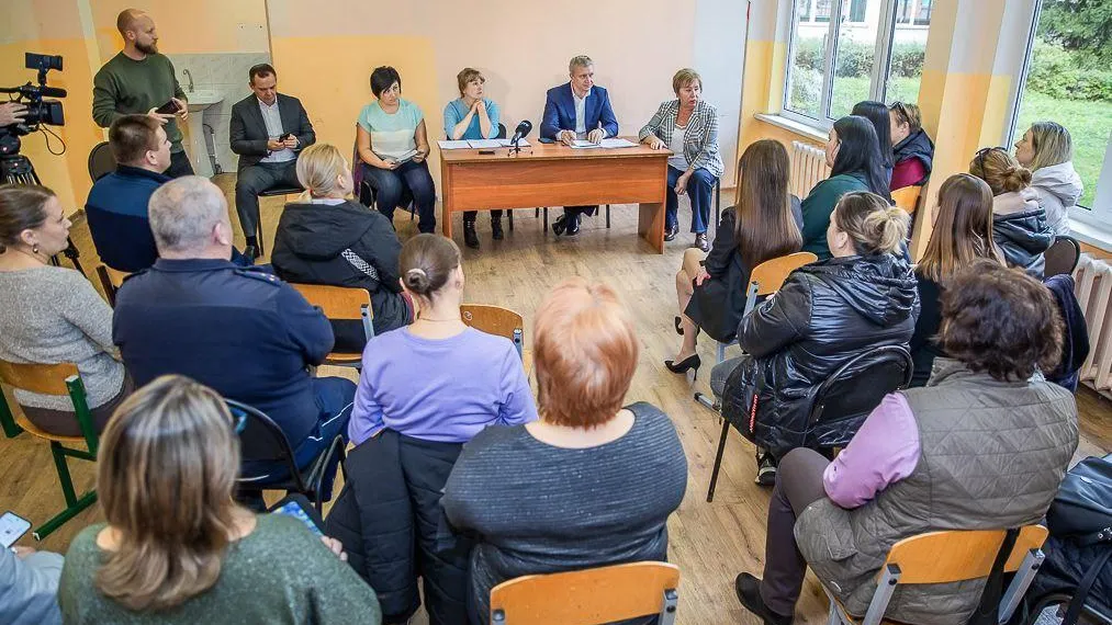 Глава Одинцова обсудил с родителями учеников капремонт Голицынской школы № 1
