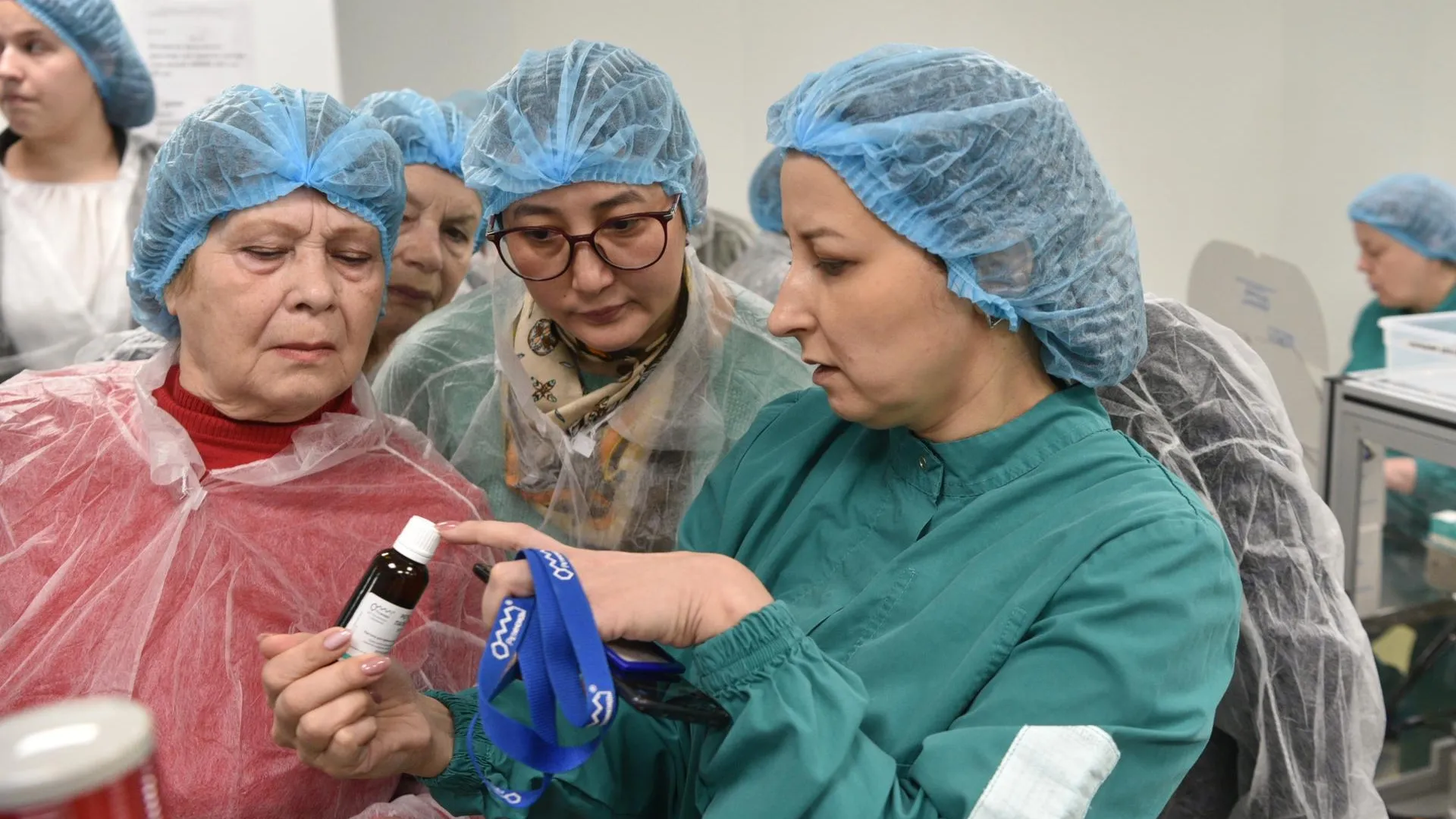 В Балашихе семьи участников СВО посетили предприятие «Ретиноиды»