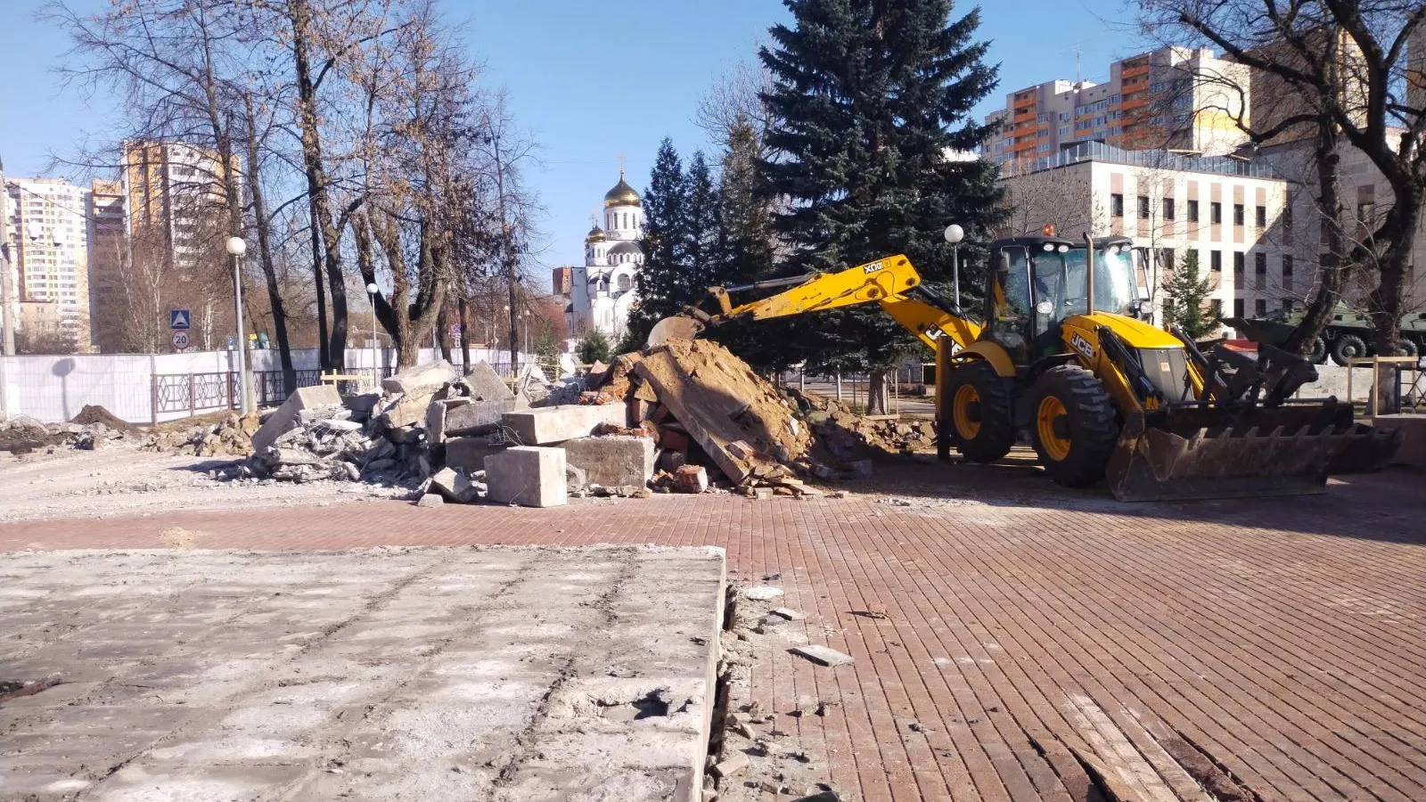 В Реутове приступили к благоустройству сквера Победы