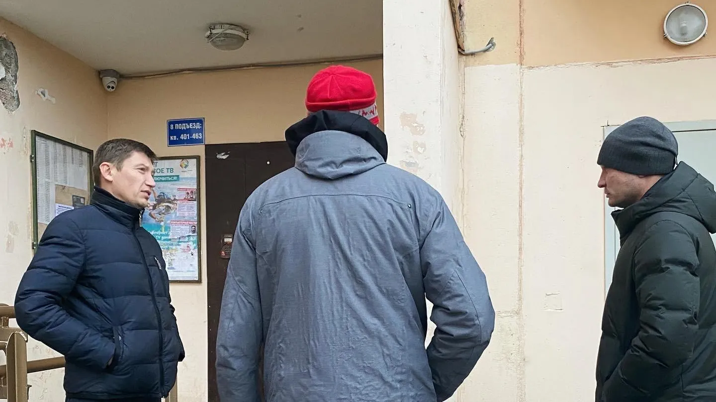 Жители одного из домов в Подольске пожаловались на соседей, справляющих нужду в лифте