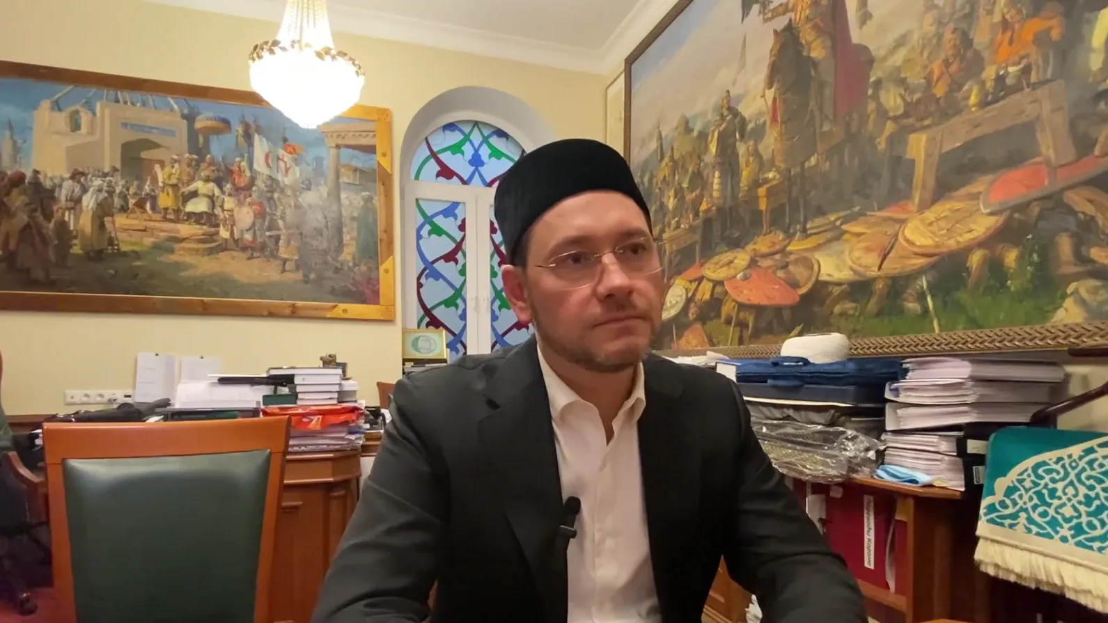 Картина с пирующими на трупах русских воинов ордынцами висит в кабинете ДУМ РФ