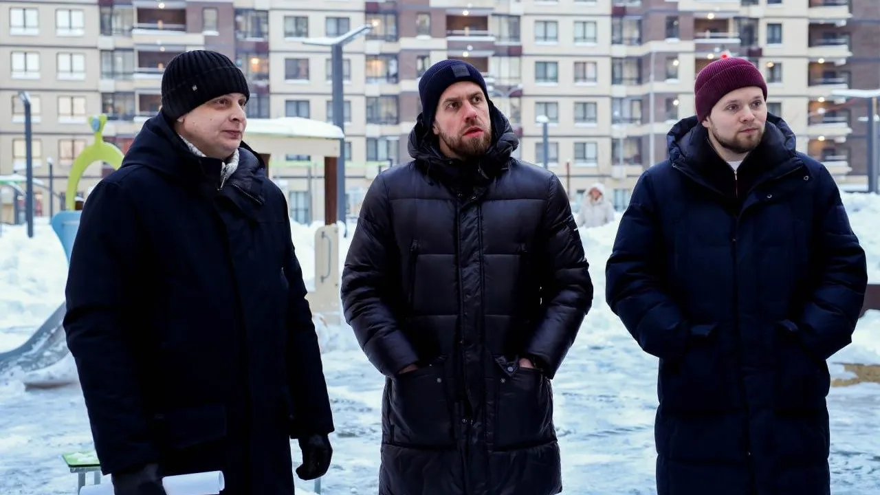 Замглавы Мытищ проверил уборку снега у домов на проспекте Астрахова