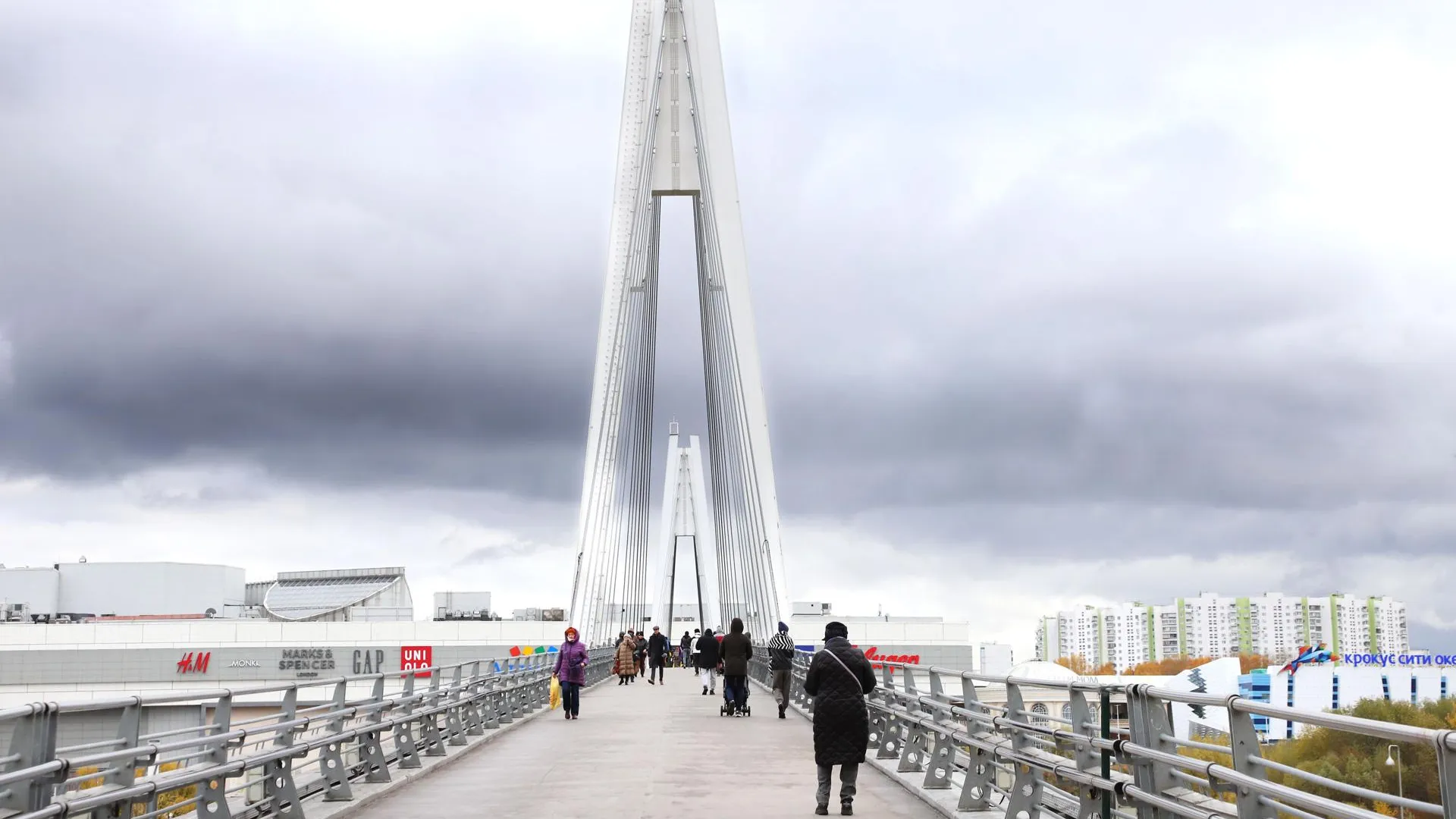 Разметку для пешеходов и велосипедистов нанесут на мосту в Красногорске