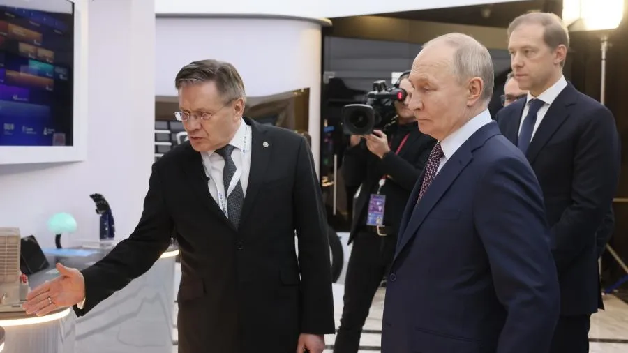 Глава «Росатома» Лихачев показал Путину наконечник ракеты «Орешник»