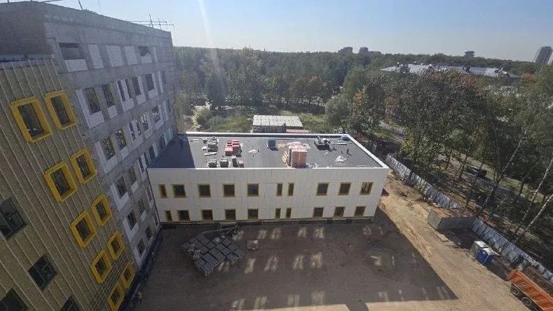 В поликлинике Королева монтируют внутренние инженерные сети и делают отделку