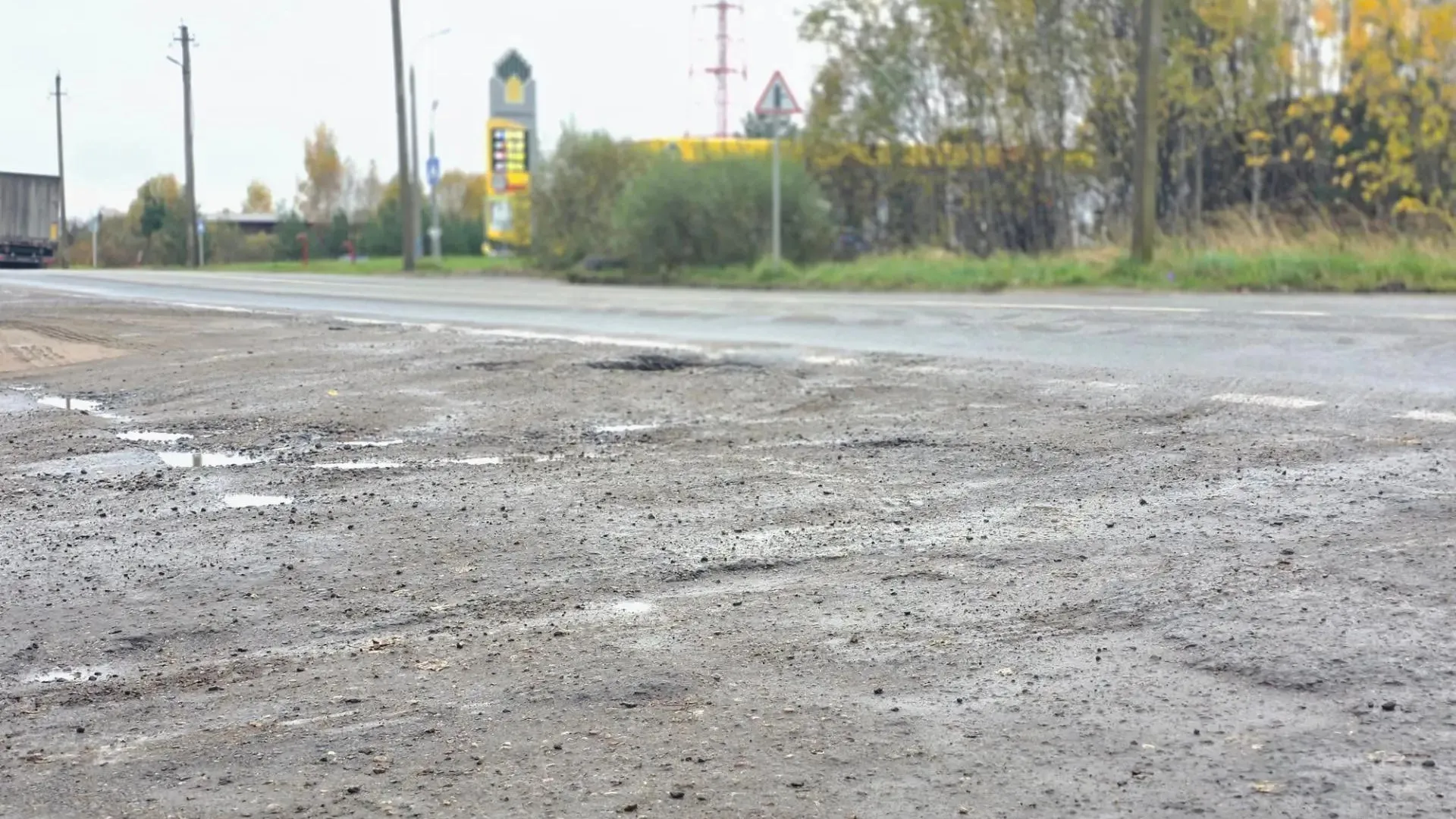 В Верее потребовали за неделю отремонтировать выезд на 1-й Советской улице