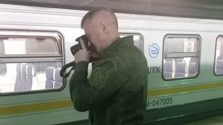Еще один подросток-зацепер умер на крыше электропоезда