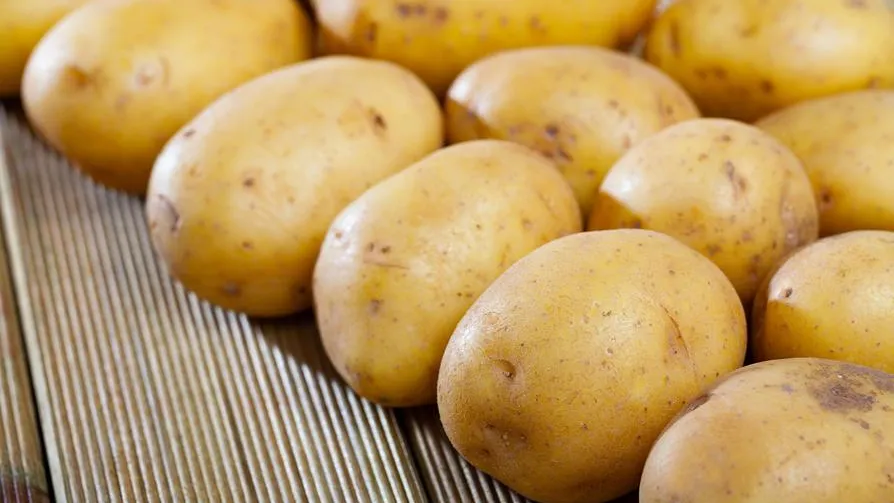 Картошка и сливочное масло: какие продукты подорожали в РФ сильнее всего