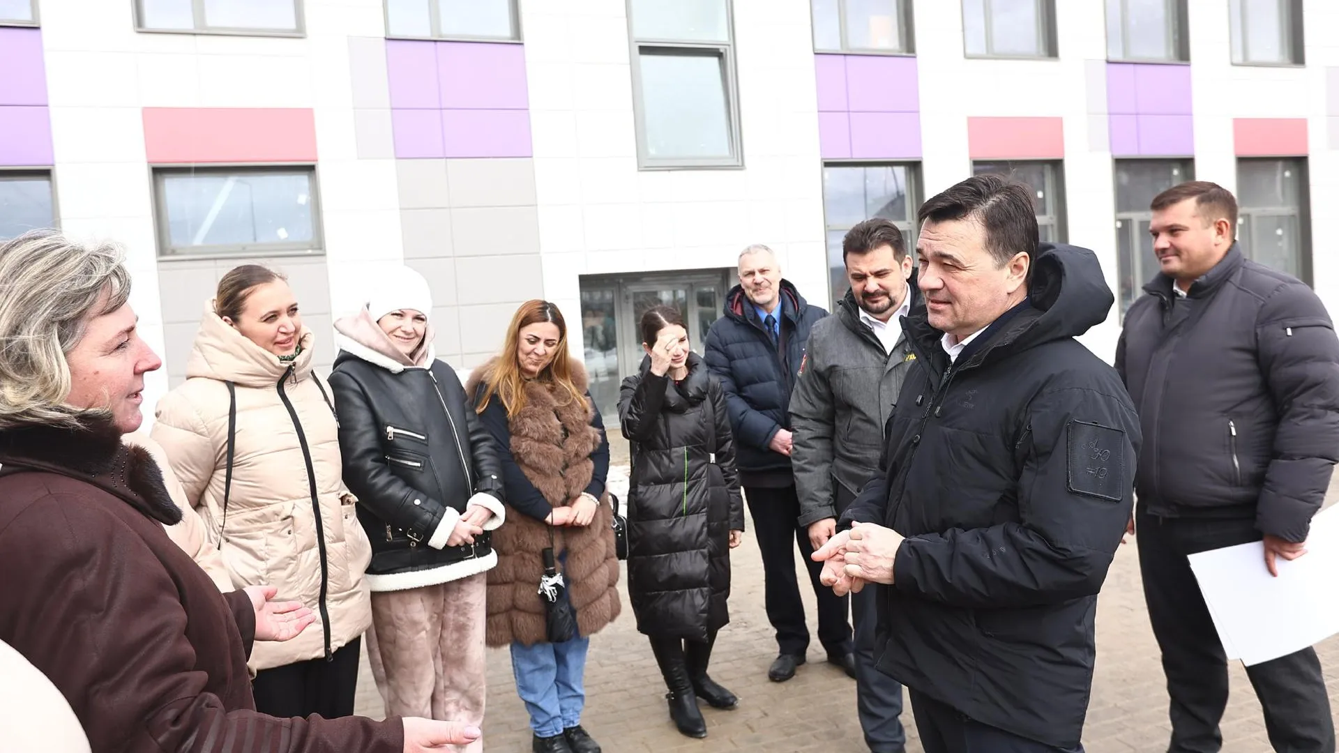 Андрей Воробьев проверил строительство школы в поселке Тучково Рузского округа
