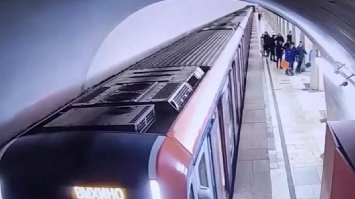 Пьяный зумер проехал целый перегон на крыше поезда в метро Москвы