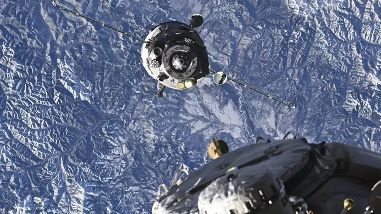 Космонавты Рыжиков, Зубрицкий и Ким вернулись на Землю с МКС