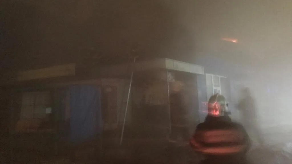 Пожар произошел в здании в Раменском округе