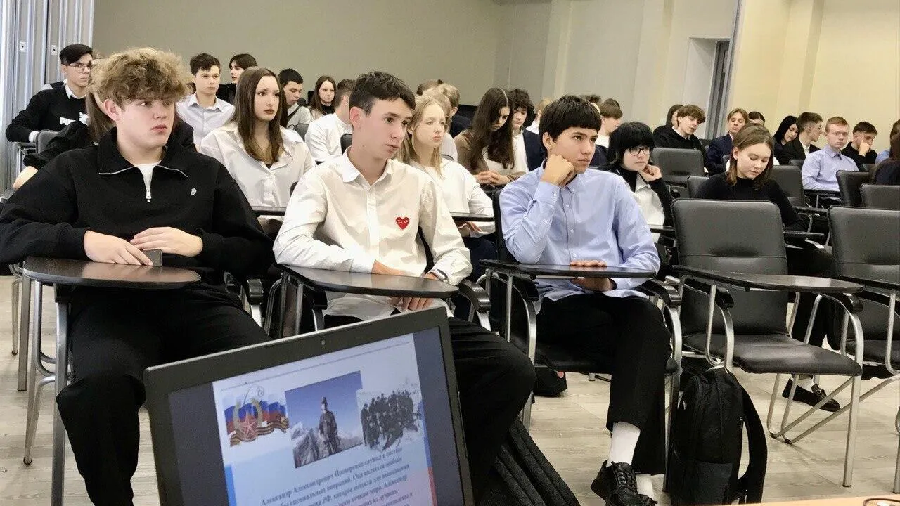 В колледже «Подмосковье» прошли уроки мужества, посвященные Дню неизвестного солдата