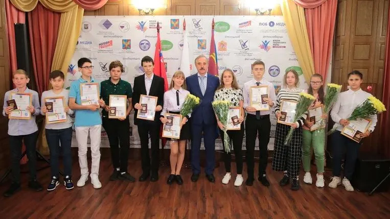 11 юных жителей Люберец получили паспорта из рук главы округа