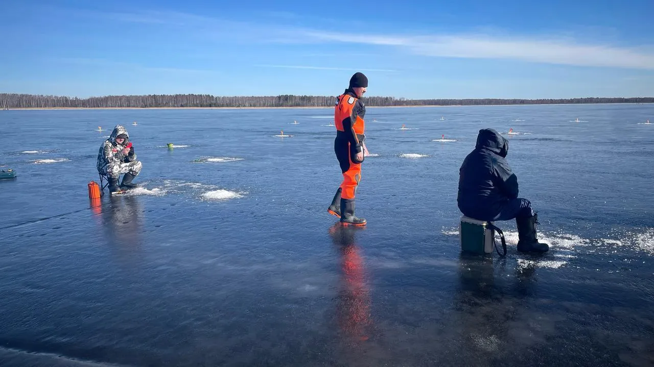 В Подмосковье рекомендуют не выходить на тонкий лед водоемов