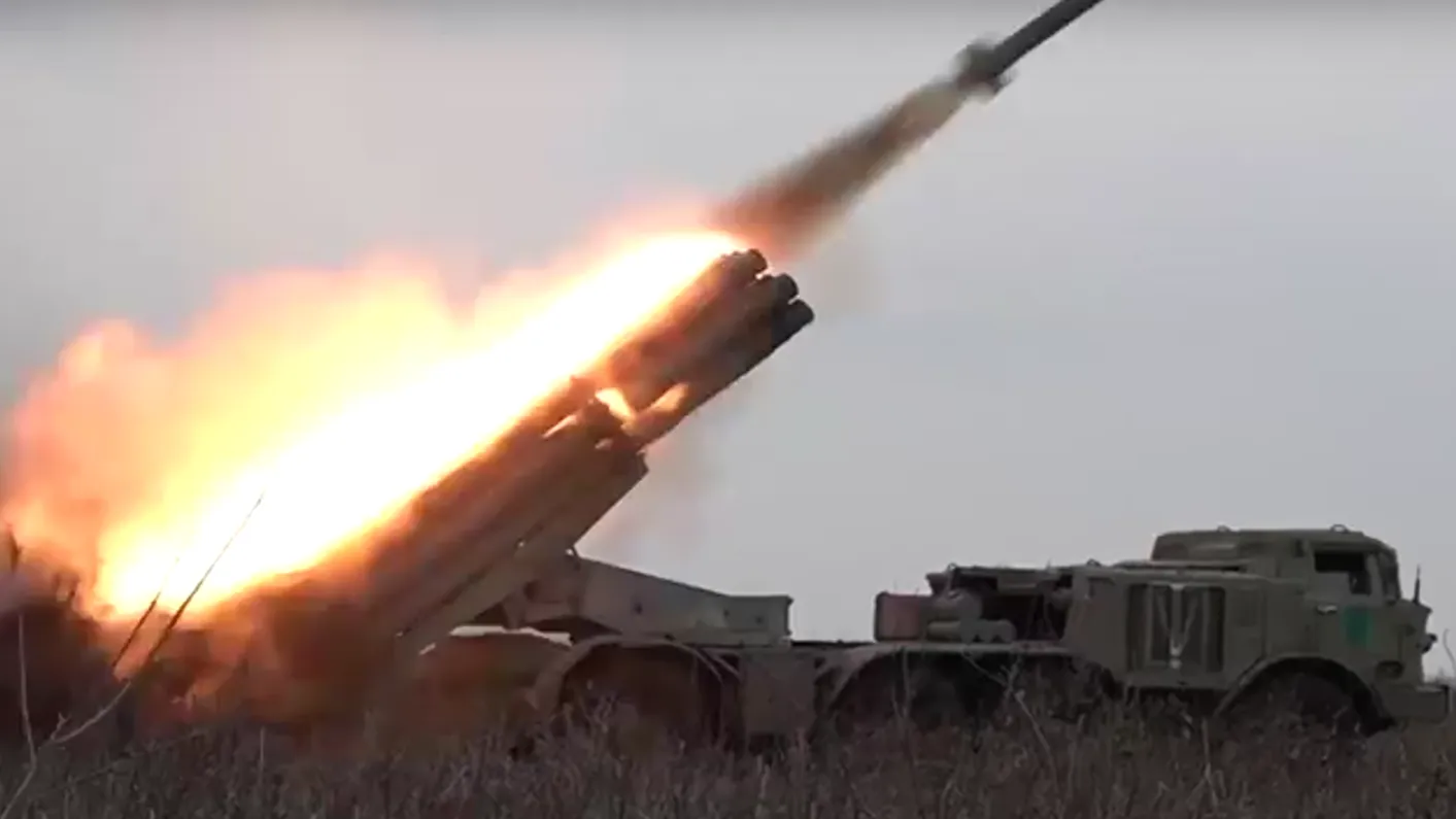 Расчеты РСЗО «Ураган» уничтожили ангар с боеприпасами ВСУ в зоне спецоперации