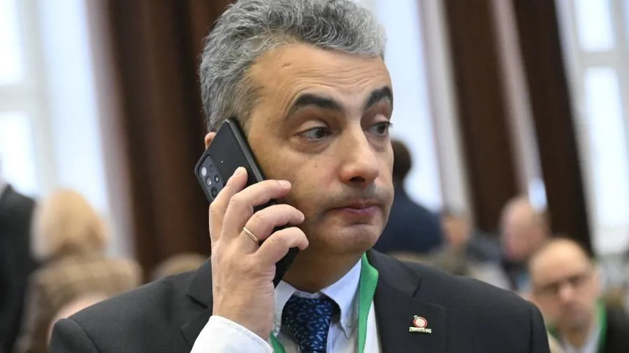 Политика Льва Шлосберга* задержали в псковском аэропорту