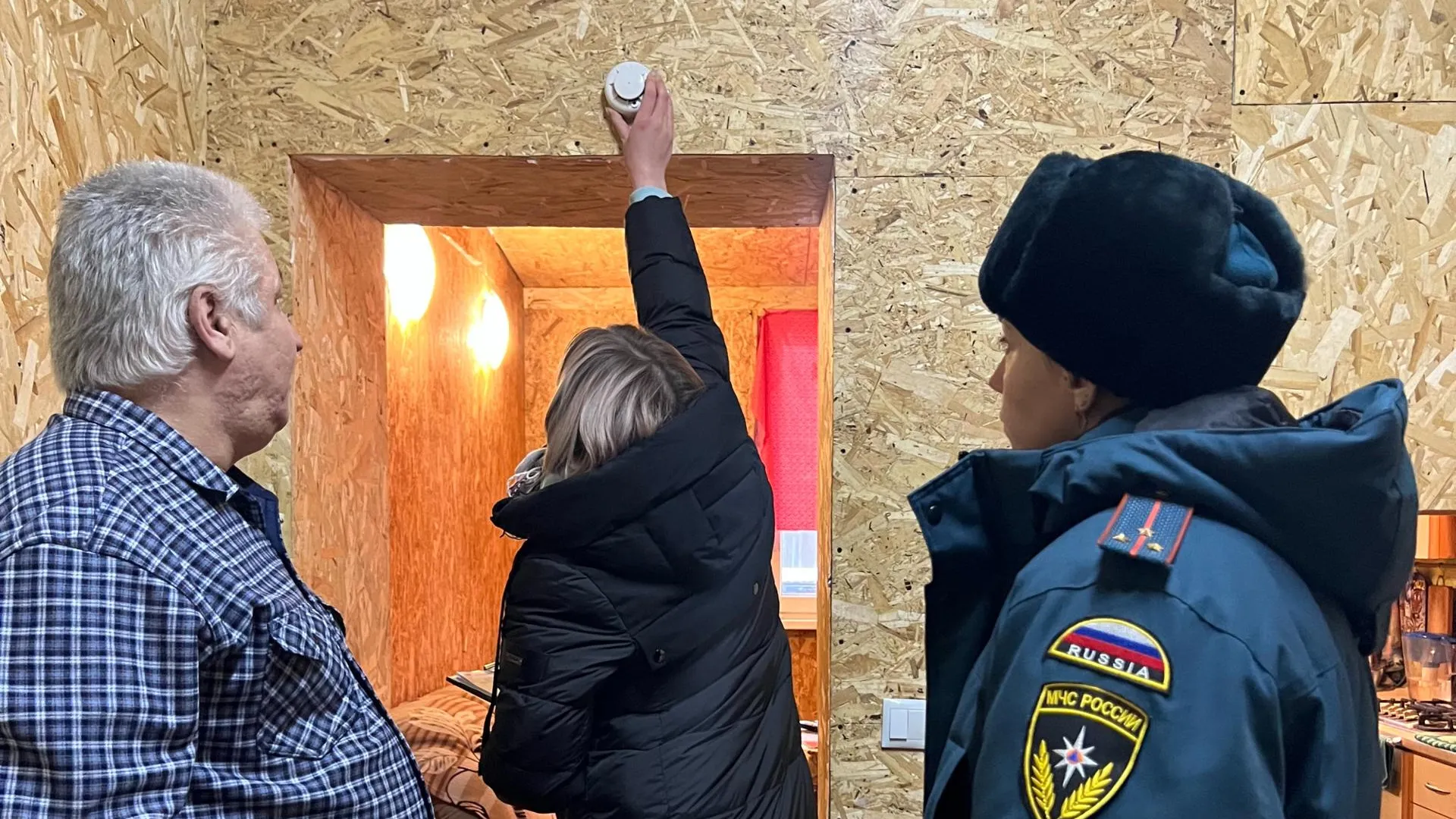 Дымовые пожарные извещатели установили в домах неблагополучных семей Дмитровского округа
