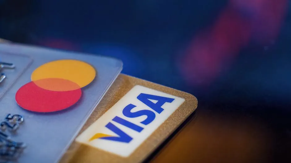 Банк России заявил о необходимости ухода Visa и Mastercard