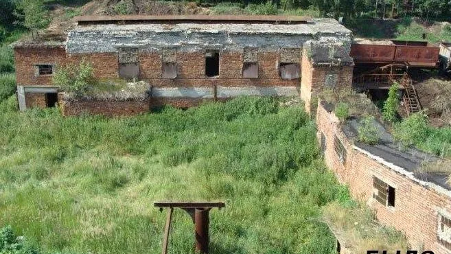 Полуразрушенный торфобрикетный завод снесли под Луховицами