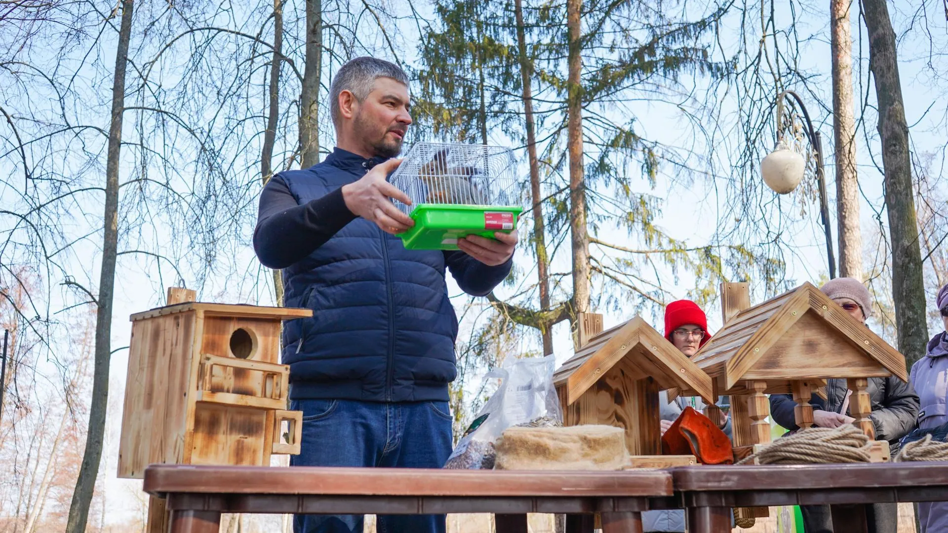 В шатурском парке поселились белки из подмосковного питомника