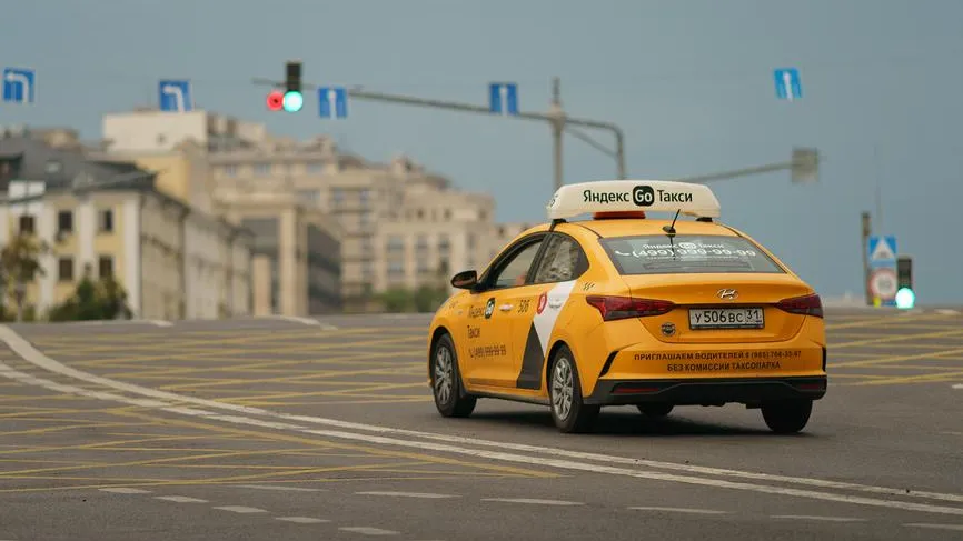 Цены на такси в Москве резко выросли из-за проблем с авто и интернетом