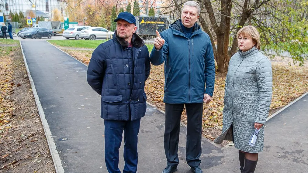 Глава Одинцовского округа осмотрел благоустройство «народной тропы» в Лесном городке