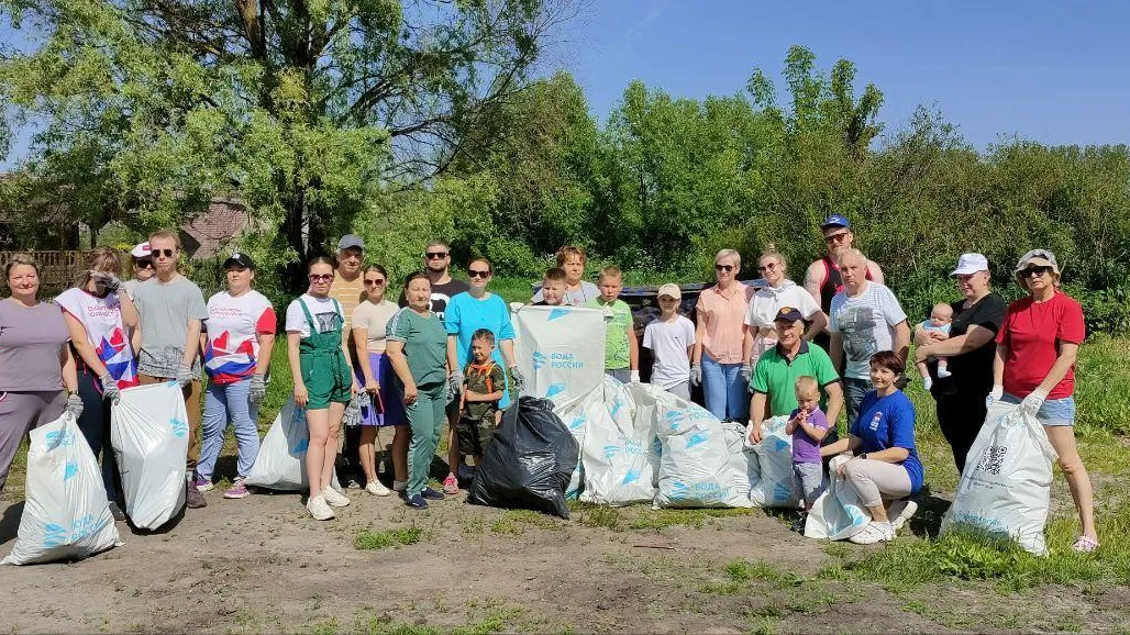 В Домодедово почистили берег реки Пахра