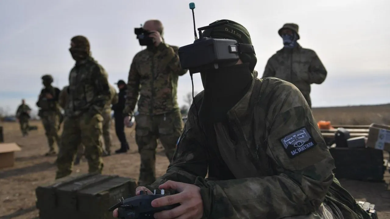 Российские военные начали применять дроны с самозахватом цели
