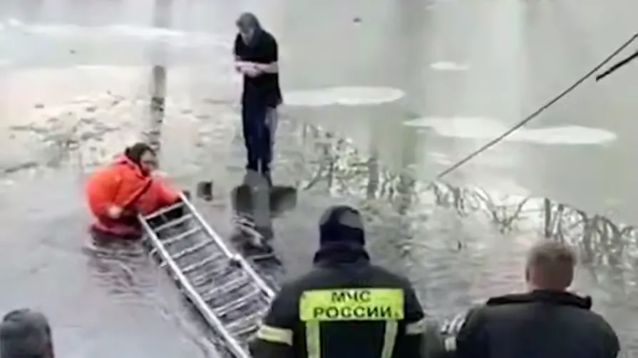 13-летний мальчик провалился под лед реки Битца в Москве