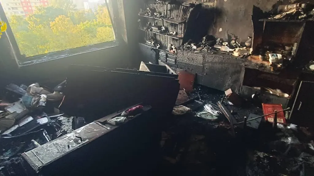 Женщина погибла при пожаре в квартире на севере Москвы