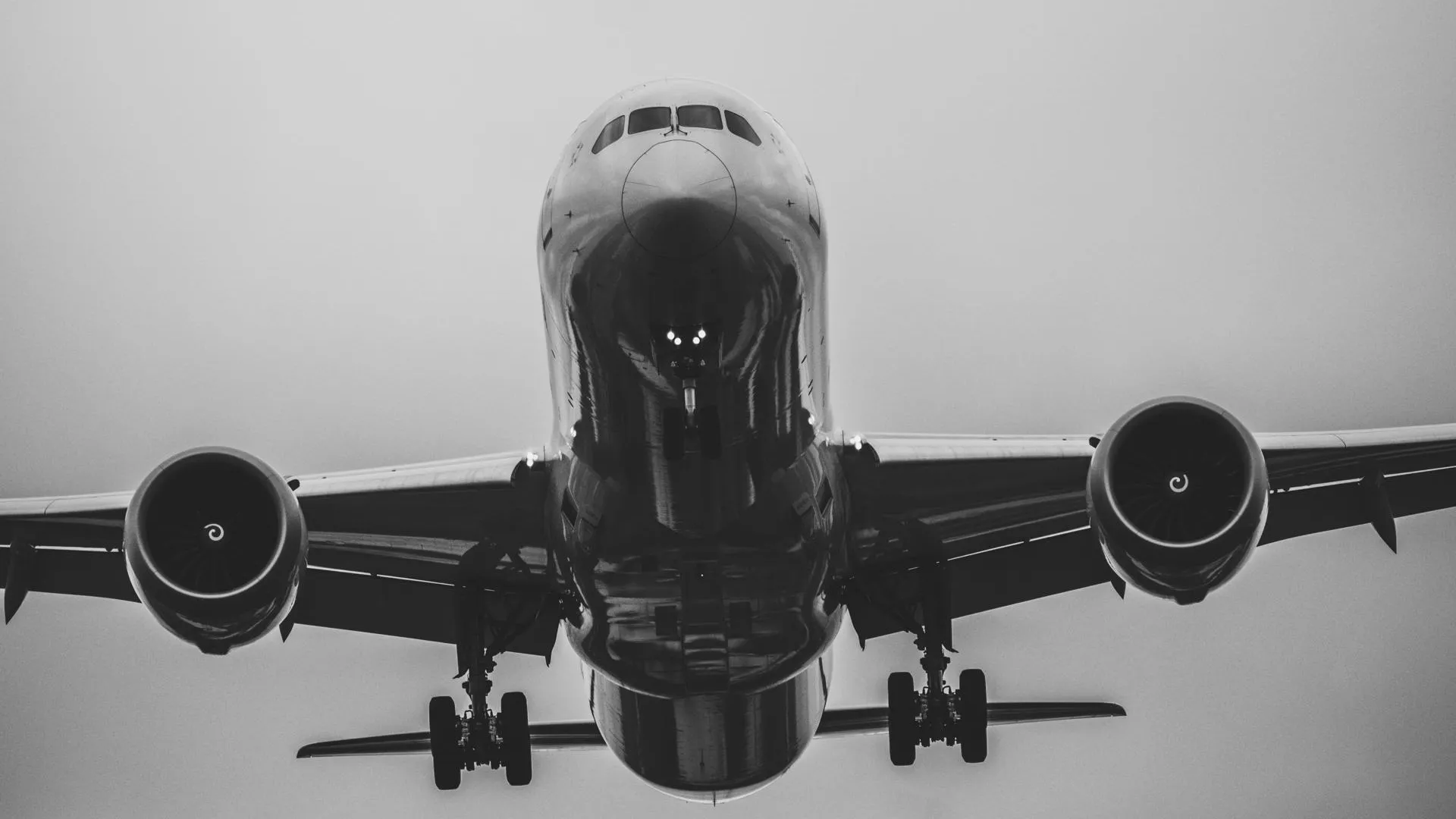 Неизвестный американский самолет пересек границу России и исчез с радаров