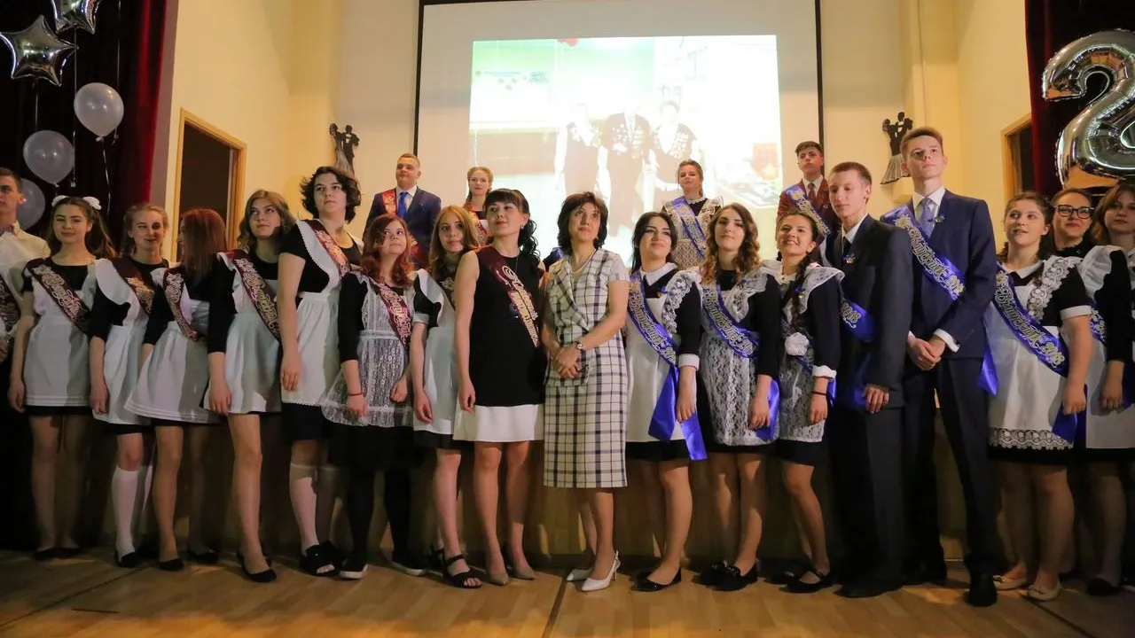Выпускникам лицея №15 Люберец подарили сертификаты на учебу в автошколе