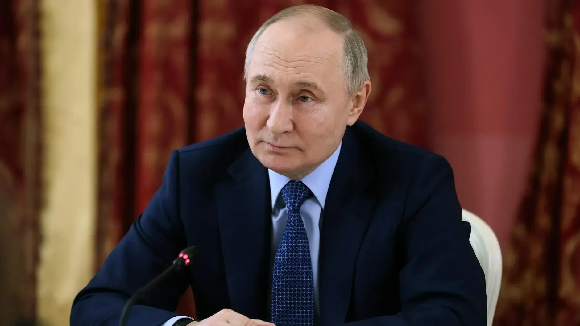 Путину доложили о намерении РАН изучать возможную жизнь на Венере