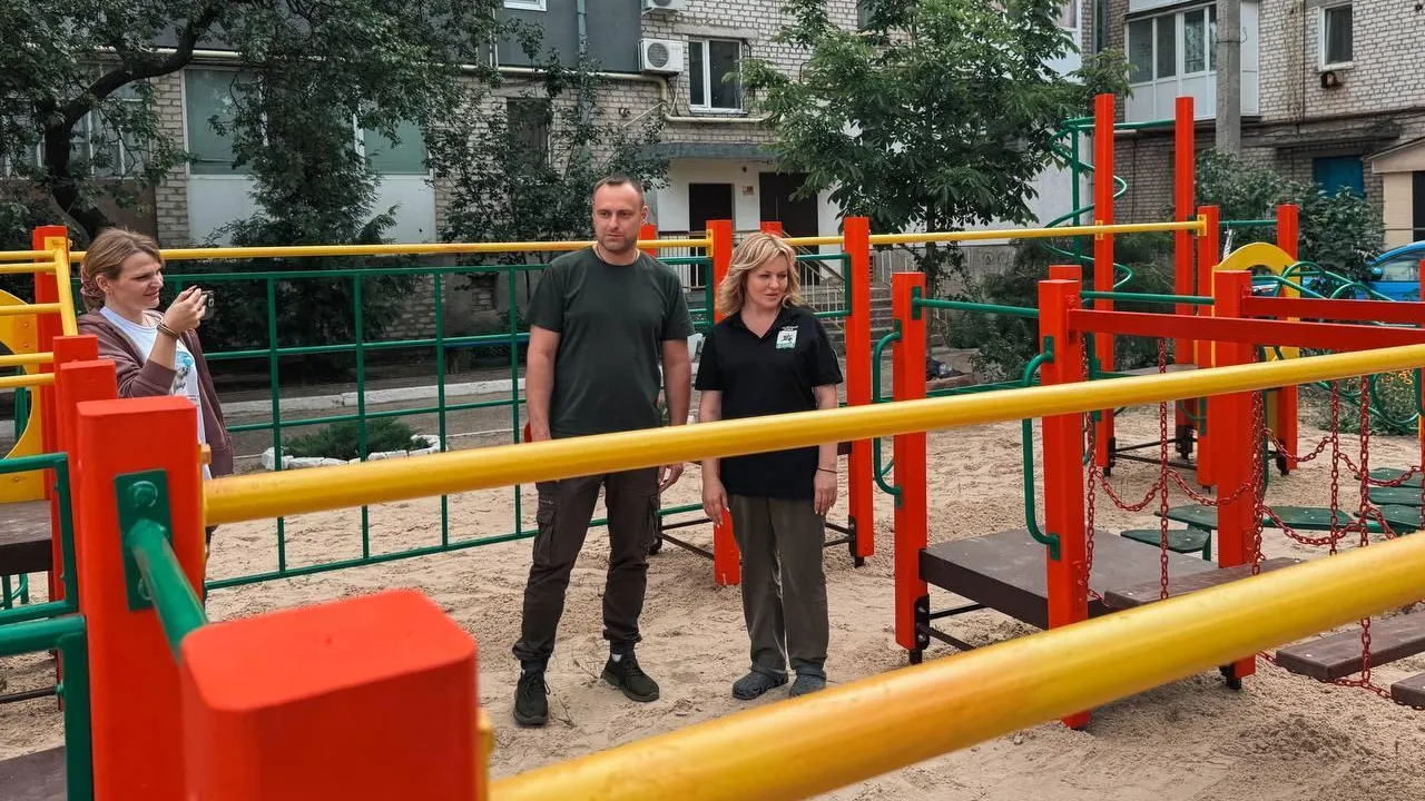 Городской округ Клин подарил Старобельску ЛНР детскую игровую площадку