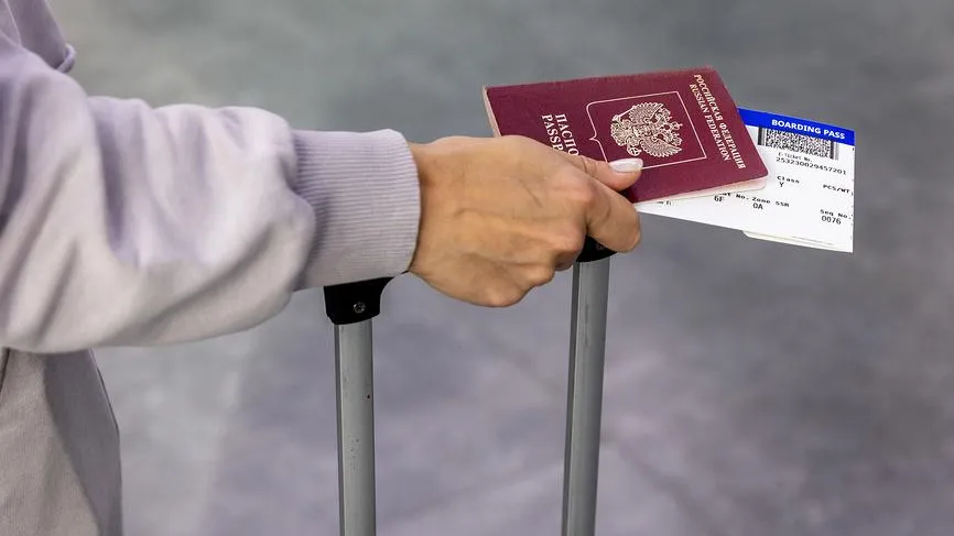 Покупать билеты самостоятельно: что ждет застрявших из-за Ирана туристов