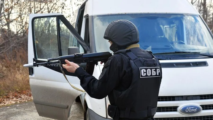 Зашла в ту дверь: полицейская вышла замуж за парня, к которому ворвалась с СОБР