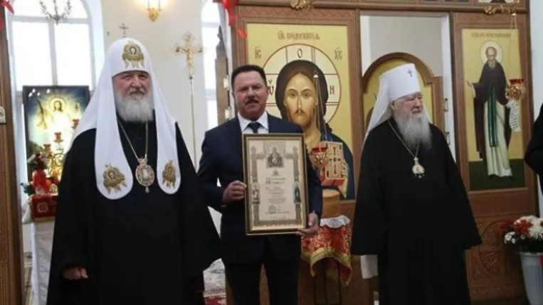 Патриарх Кирилл наградил главу Королева грамотой за участие в восстановлении храмов