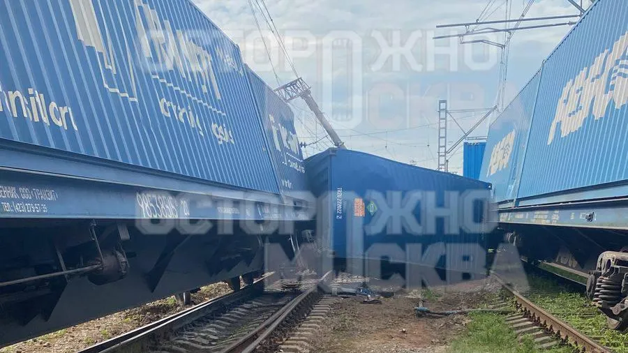 Вагоны с контейнерами сошли с рельсов на столичной станции Ховрино
