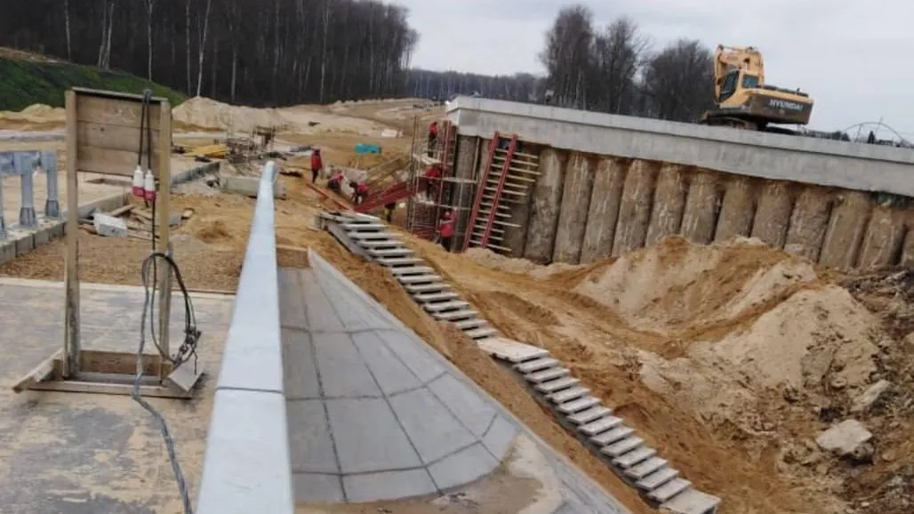 Стройготовность моста на дороге «Путилково-Пятницкого шоссе» достигла 90%