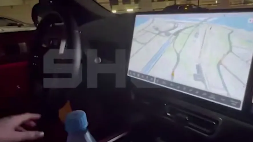 Кто водитель? Полицейские в Казани остановили «беспилотный» автомобиль