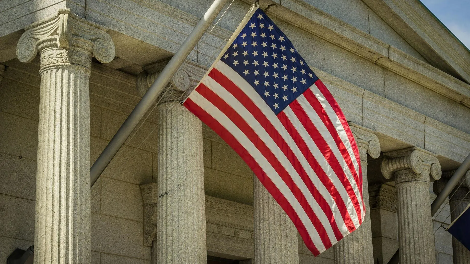Антонов заявил, что санкции стали видом политического спорта для США