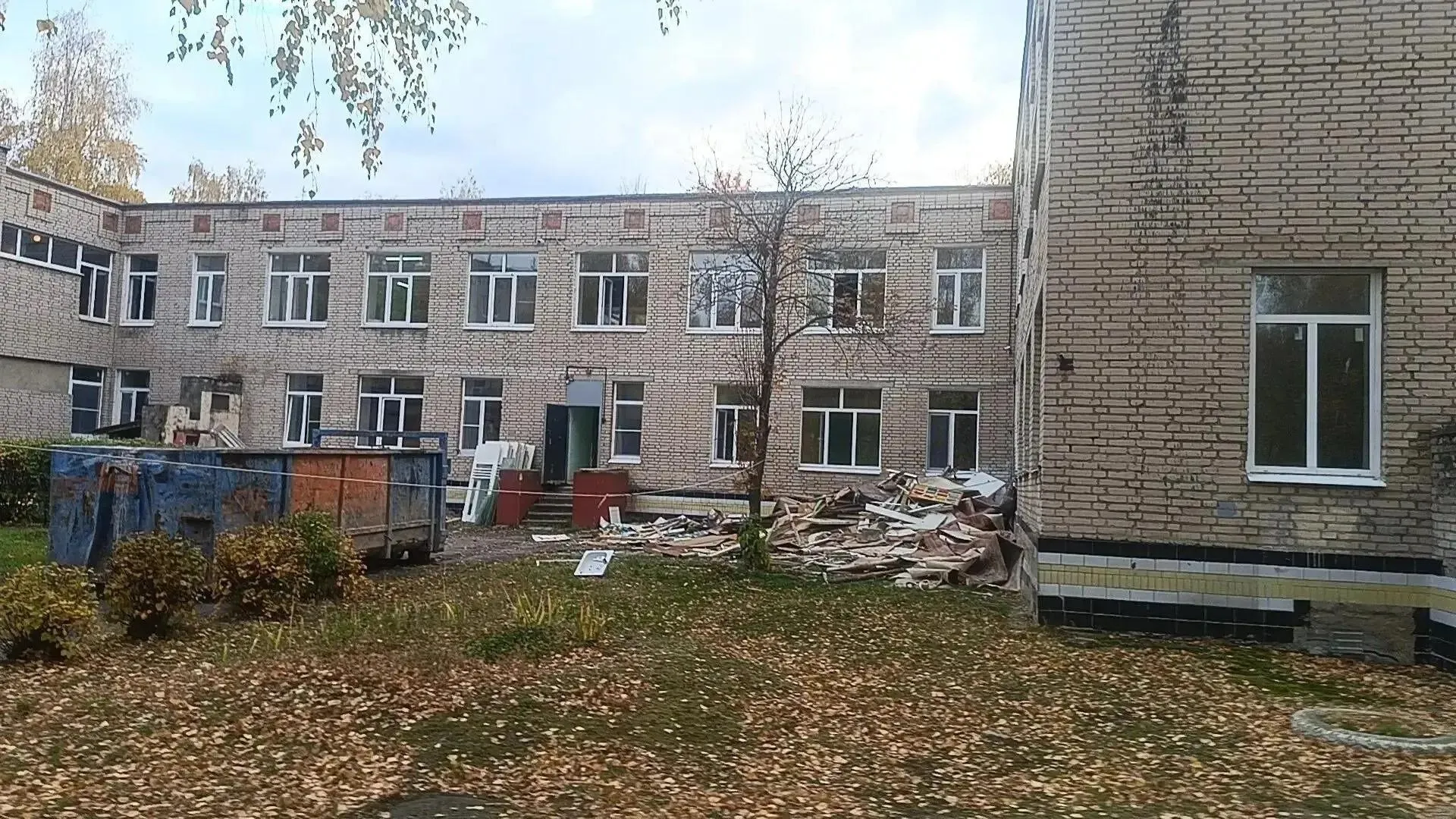 В Белоозерском начали демонтаж в дошкольном отделении лицея № 23